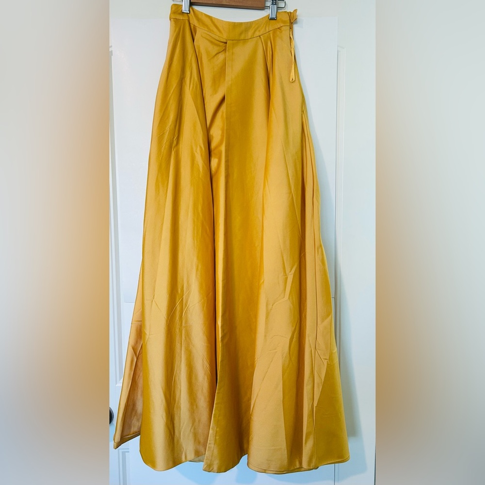 Elegant Gold Women's Skirt